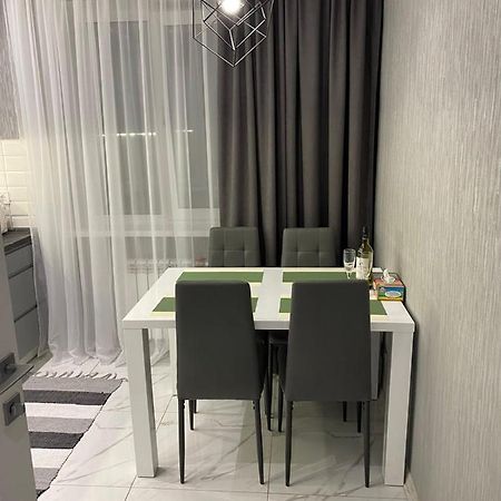 Стильная Квартира На Позняках Газ И Низкий Этаж Киев Екстериор снимка